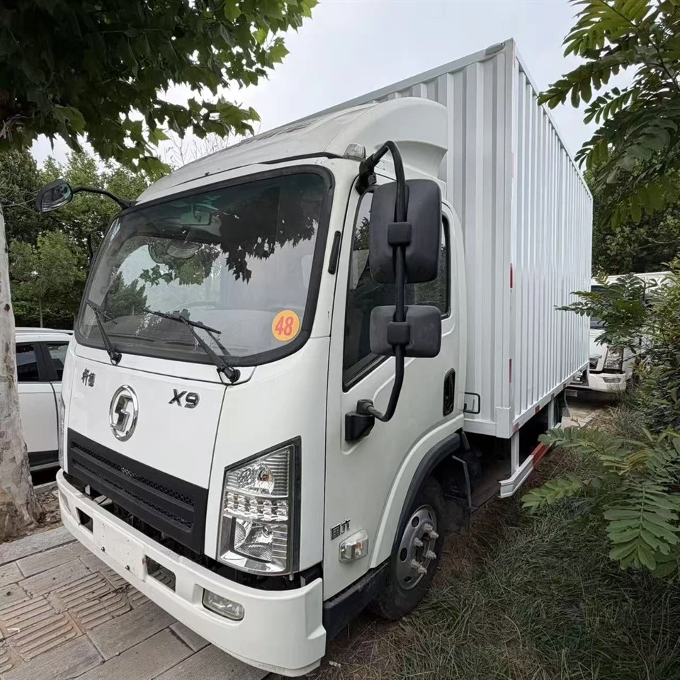 Bijeli SHACMAN 4,2m laki sanduk kamion